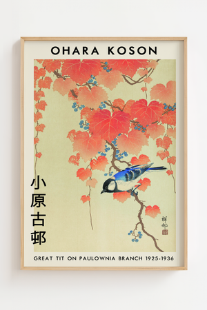 Japansk fugl plakat med blå fugl på gren omgivet af røde efterårsblade
