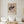 Uanset om du er til minimalistiske motiver eller farverige illustrationer, finder du moderne plakater, der kan forvandle dine vægge
