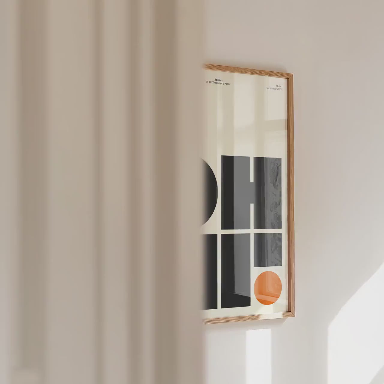 Grafisk typografi plakat med geometriske former i sort og creme med orange detalje