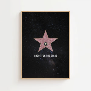 Shoot for the Stars plakat med lyserød Hollywood-stjerne på mørk stjernehimmel