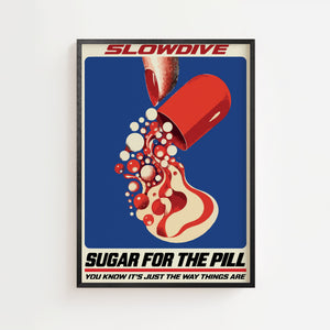 Slowdive plakat med rød kapsel og grafiske former på blå baggrund, sort ramme