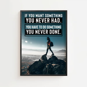 Something You Never Done plakat med bjergvandrer og motiverende citat i blågrønne toner, sort ramme