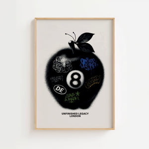 Graffiti plakat med sort æble og farvede tags i streetart-stil