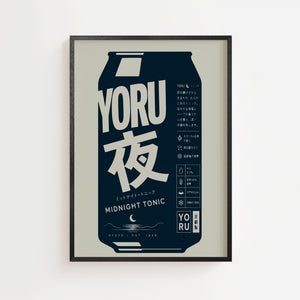 Yoru Midnight Tonic plakat med japansk dåsedesign i mørkeblå og beige, sort ramme