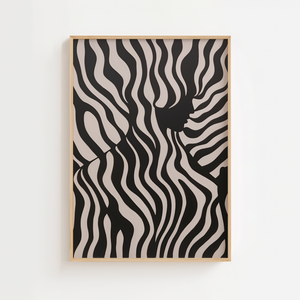 Zebrastriber plakat med organiske sorte striber i bølgende mønster